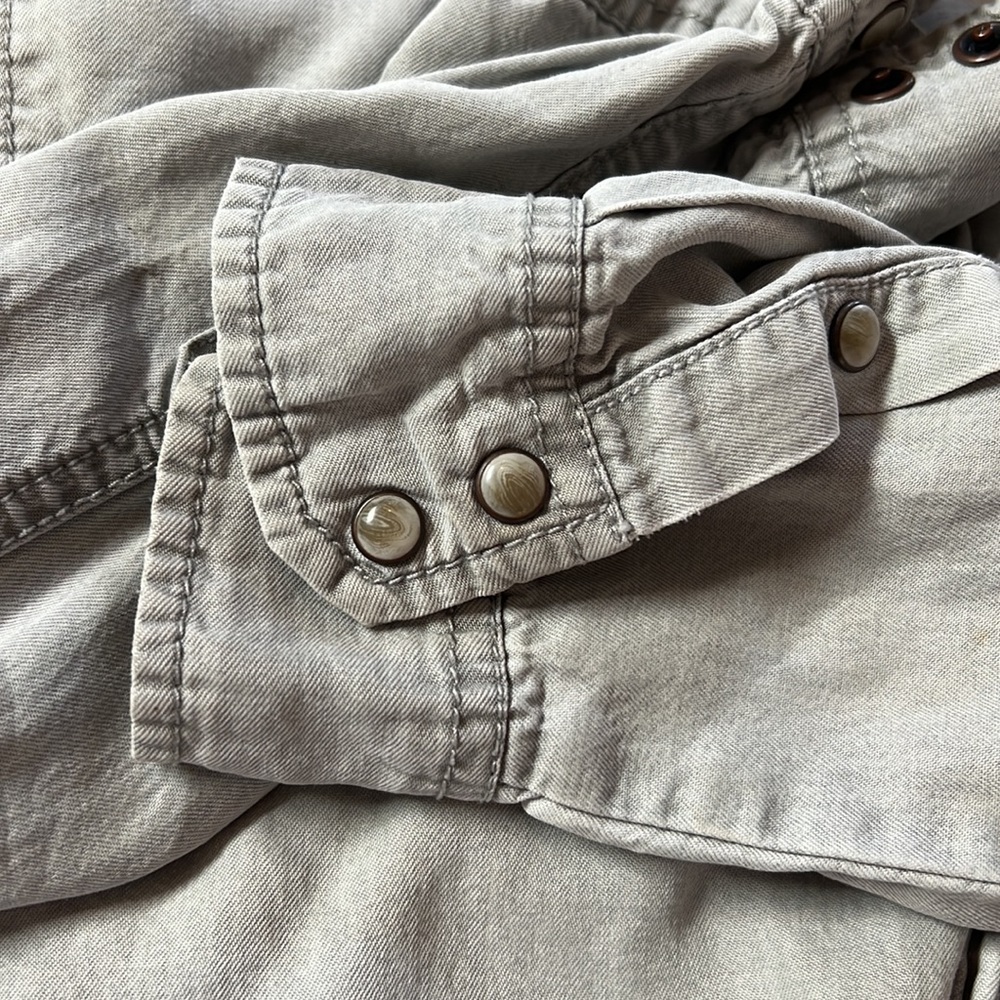 So Casually Chic. - image 3